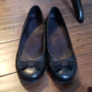 Black dress shoe